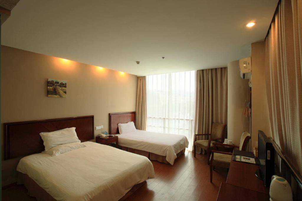 Greentree Inn Shanghai Dongming Road Subway Station Express Hotel الغرفة الصورة