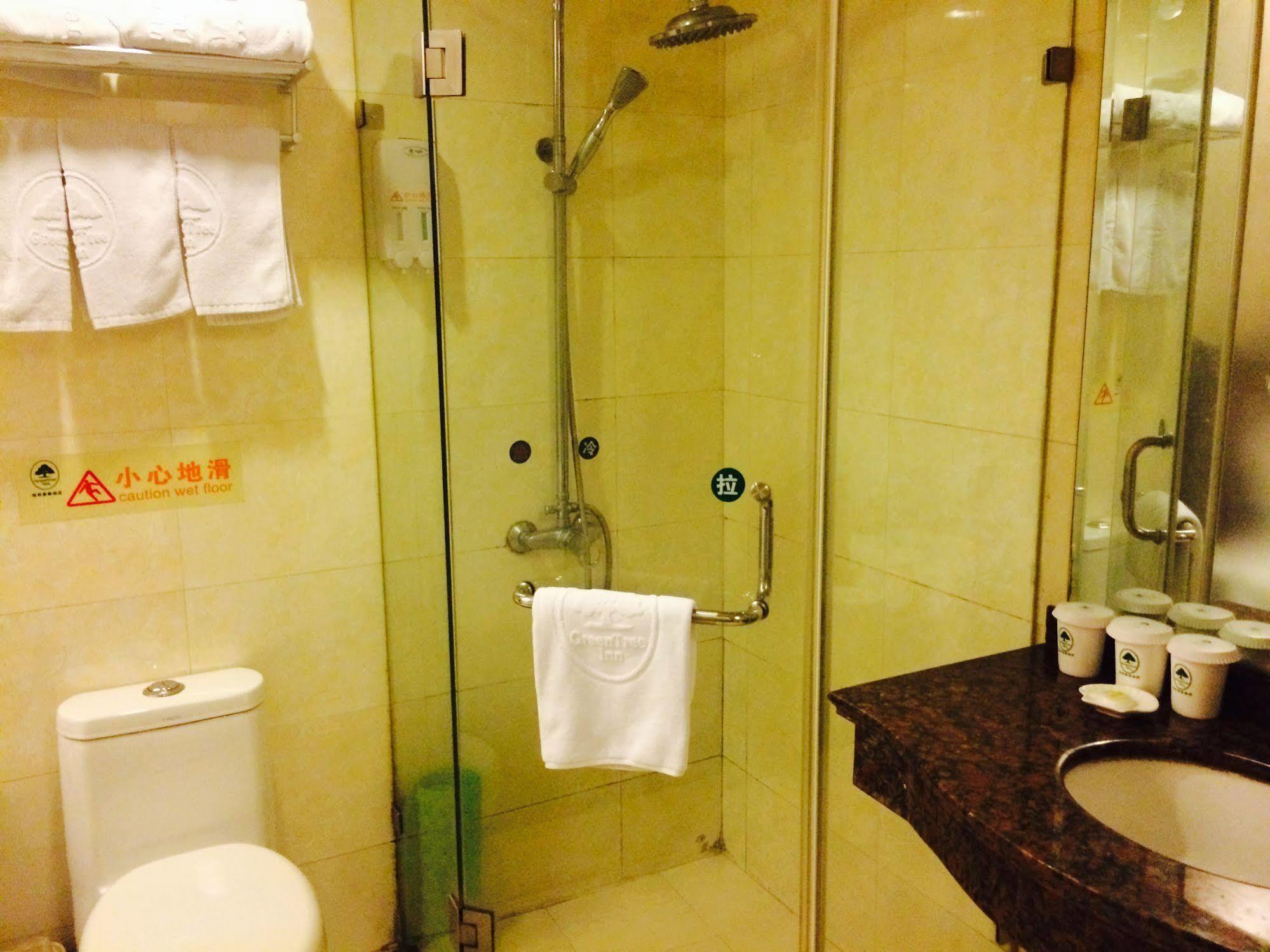 Greentree Inn Shanghai Dongming Road Subway Station Express Hotel المظهر الخارجي الصورة